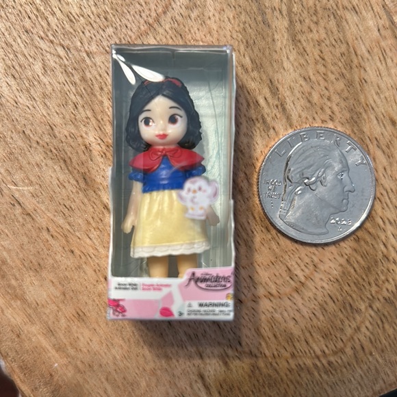 Snow White Zuru Mini Snow White Disney Animators Collection 1.5โ Mini Disney - Picture 4 of 4